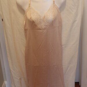 Vassarette Underneath it All Vintage Full Slip Size 36 Cream Color